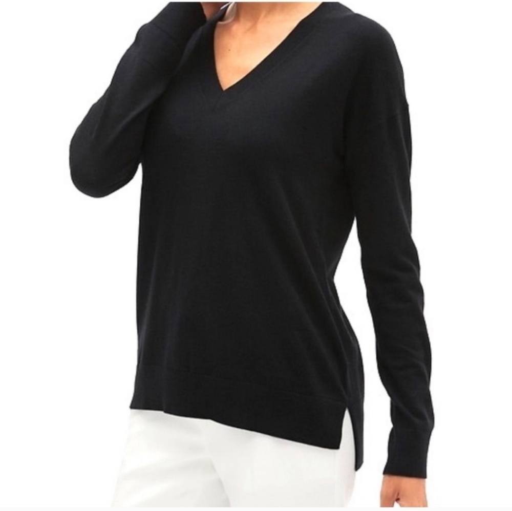 Banana Republic Sz S  Black Merino Wool Vneck Sweater